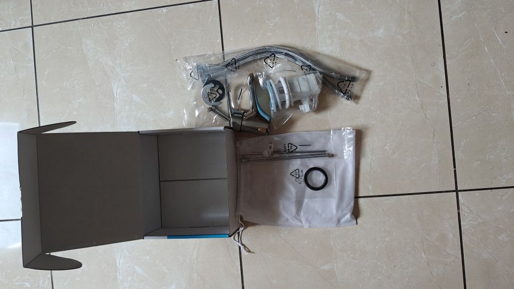 Bateria umywalkowa.