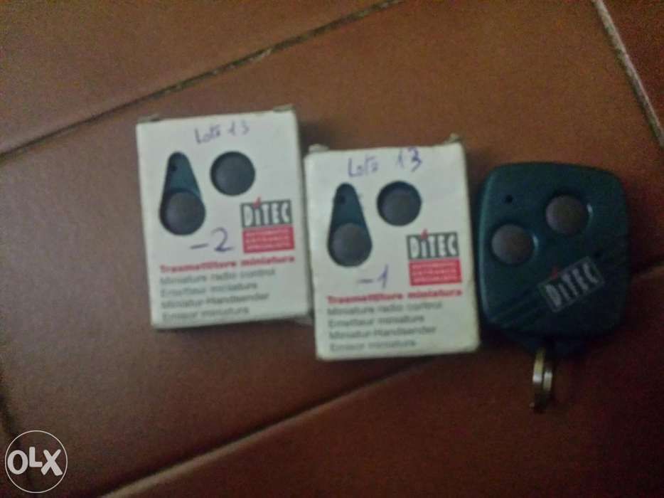 Multiple two-button switches64739302216833120