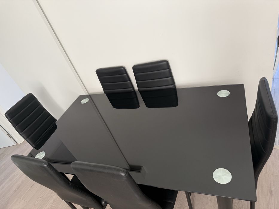 Mesa com 6 cadeiras