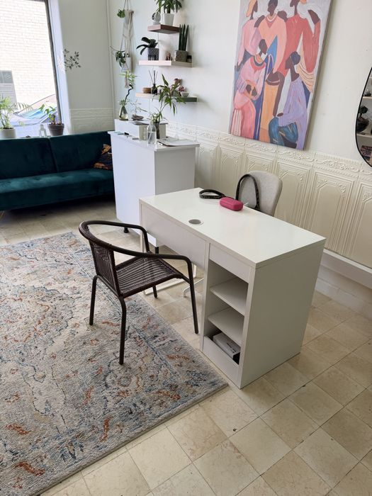 Espaço (mesa)  para manicure e pedicure
