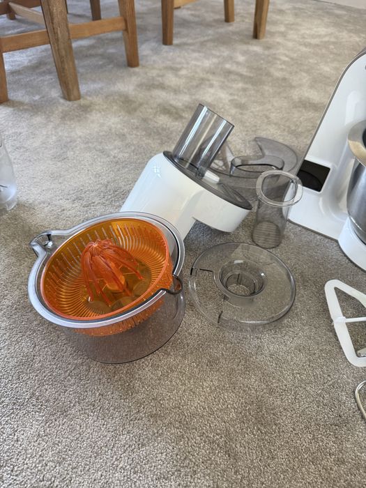Bosch MUM6 1000W robot kuchenny + blender + szatkownica + wyciskarka + lody