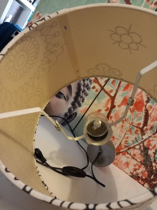 Candeeiro para mesa de cabeceira impecável