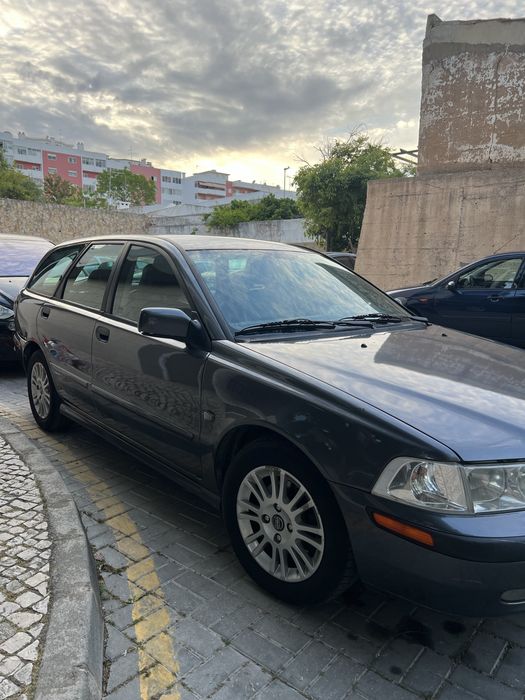 Volvo V40 1.9 Diesel – 2002 | Inspeção OK | Revisões em dia
