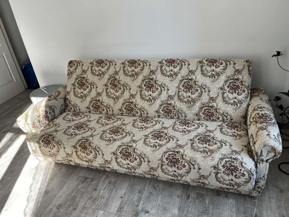 Sofa (Wersalka) z nowym odbiciem.