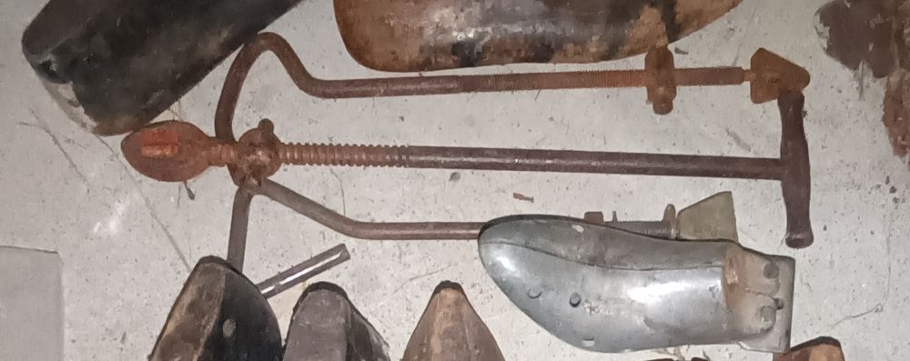 Moldes de sapatos e alargadores ( Sapateiro )