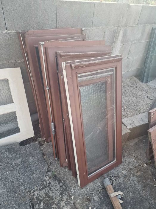 Portas e janelas em madeira