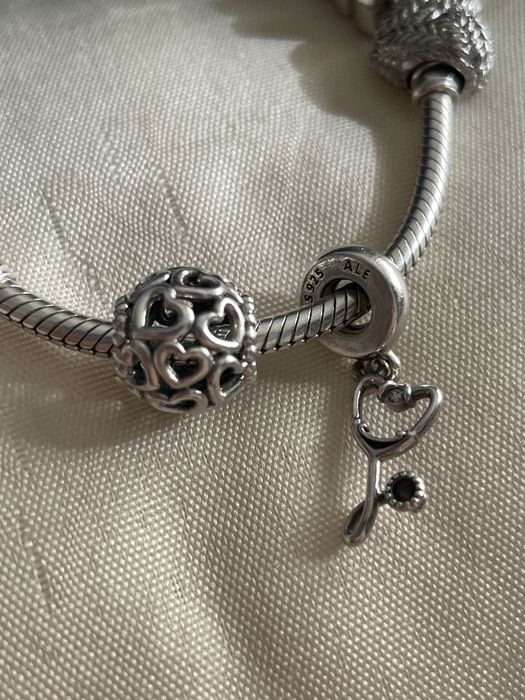 Pulseira da Pandora com 7 contas (vende-se separado também)