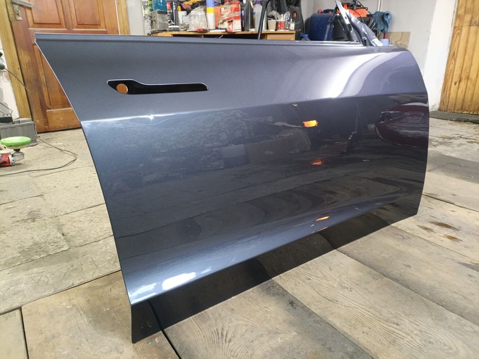 Двері передні праві Тесла 3