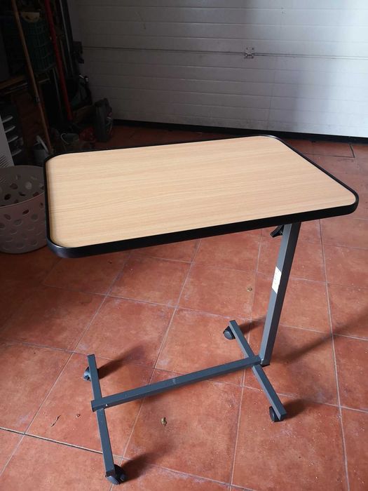 Mesa de apoio regulável