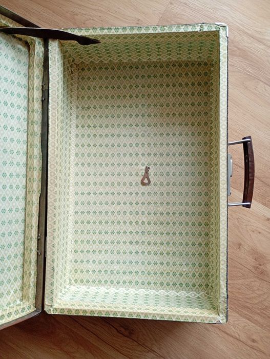 Stara walizka podróżna lata 50-te