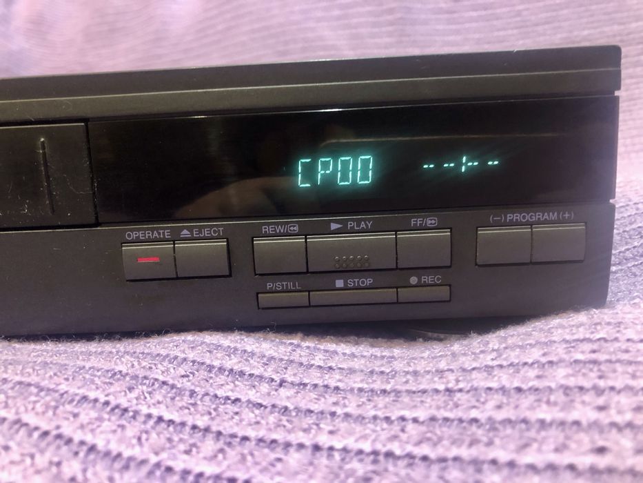 Відеомагнітофон Goldstar R-A20W