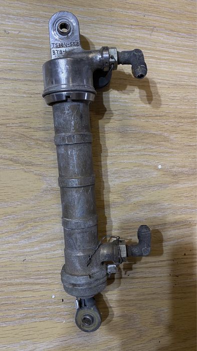 Силовой цилиндр гидроусилителя руля