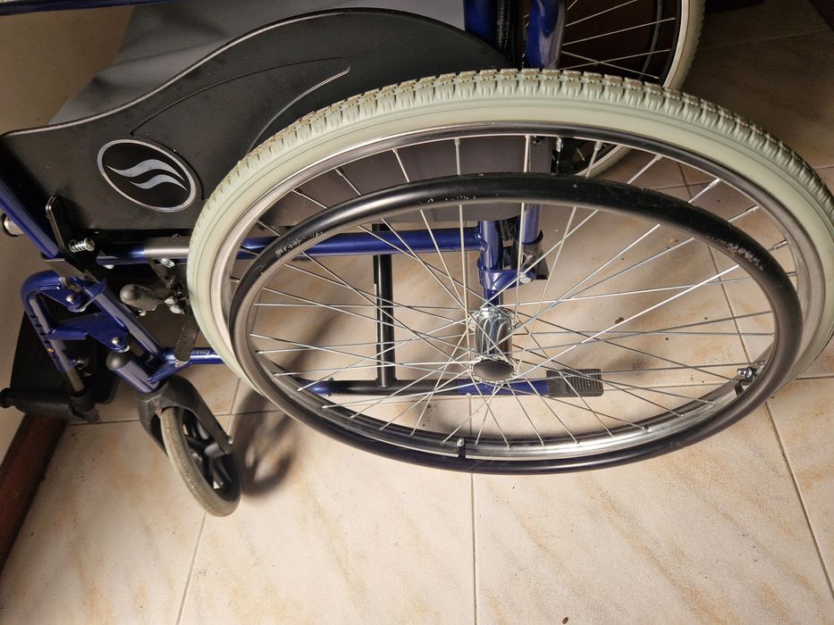 Cadeira de Rodas Breezy 90/Dobrável – Excelente Estado + Almofada Incluída