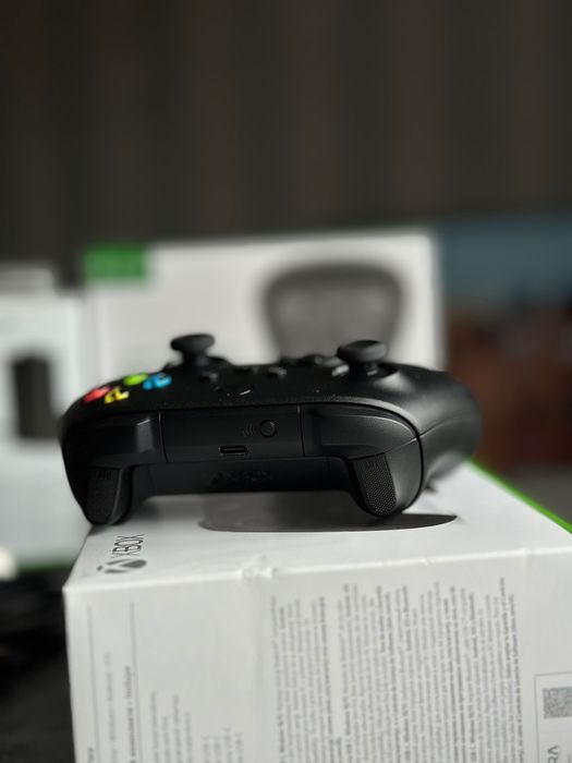 Microsoft Xbox Wireless Controller Carbon Black + akumulator + etui