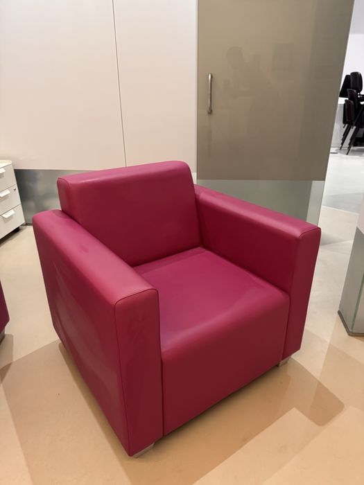 Vende-se Sofás/Cadeirões/Poltronas em pele - Marca Movixira