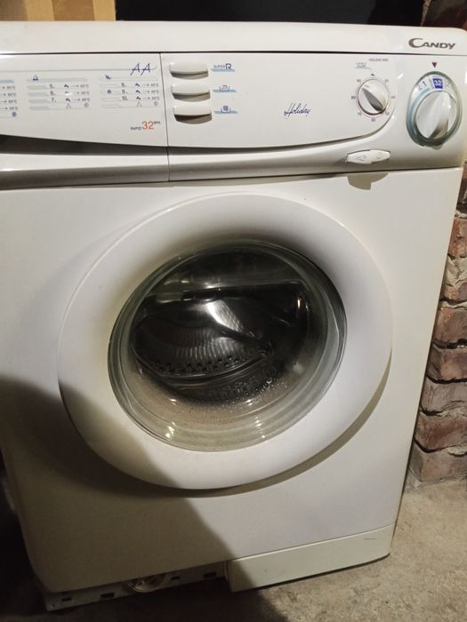 Pralka Candy Holidays 800  działająca z usterką  ma części