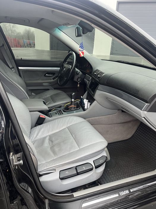 Продам бмв е39 525і