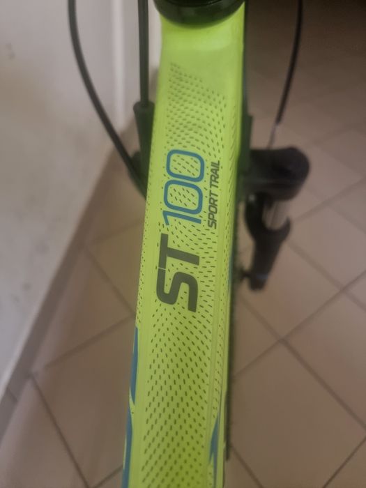 Rower górski MTB marki Rockrider ST 100. Koła 27,5