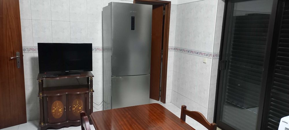 Quarto em Apartamento muito sossegado junto a transportes