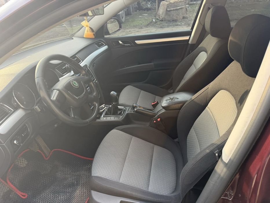 Skoda super b 2011р