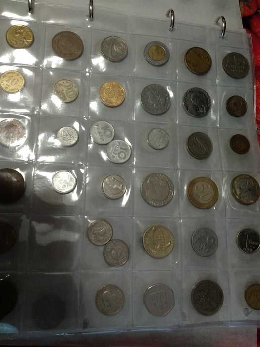 Альбом монет 368шт з 80 країни. Зарубіжні монети