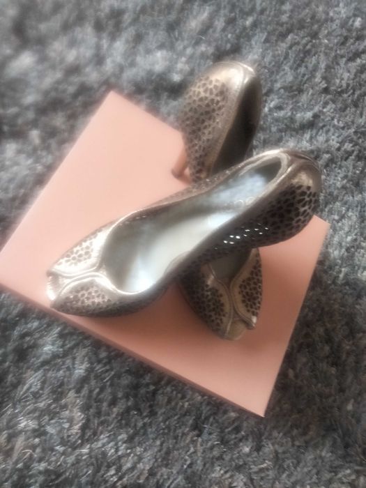 Sapatos dourados samelli tam 35