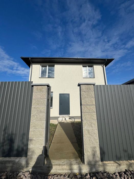 Продаж будинку в центрі Крюківщини