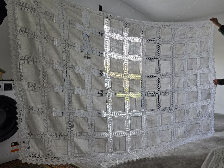 Toalha crochet e linho