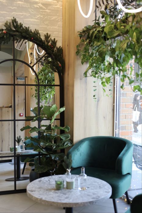 Продам кафе кондитерську у центрі міста