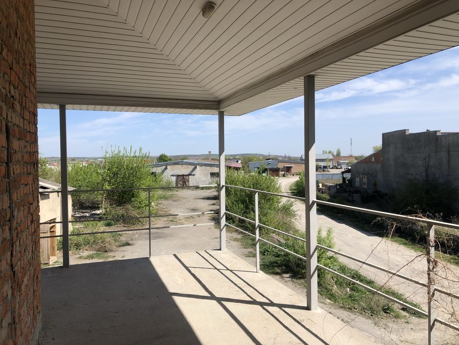 Здається приміщення (разом з мансардою)