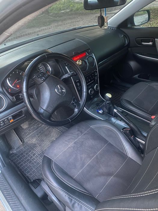 Легковий автомобіль MAZDA