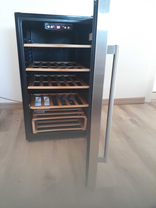 Armoire à vin d'interieur  avec thermostat de temperature réglable glable83×49×60