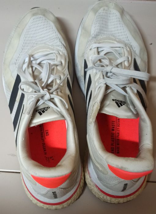 Sapatilhas adidas brancas e pretas n°43, 50