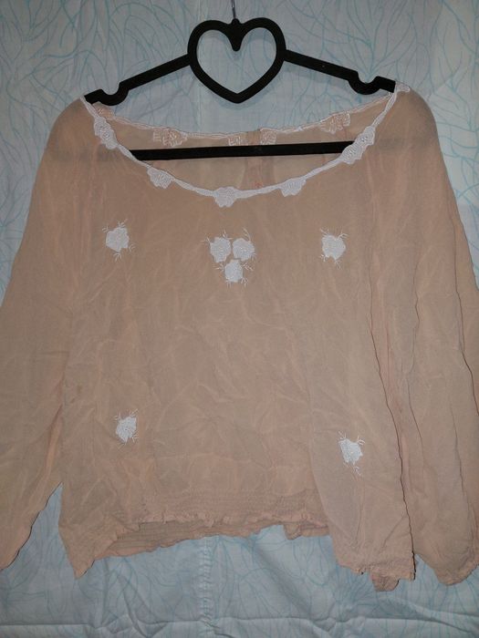 Блузка/топ с вышивкой