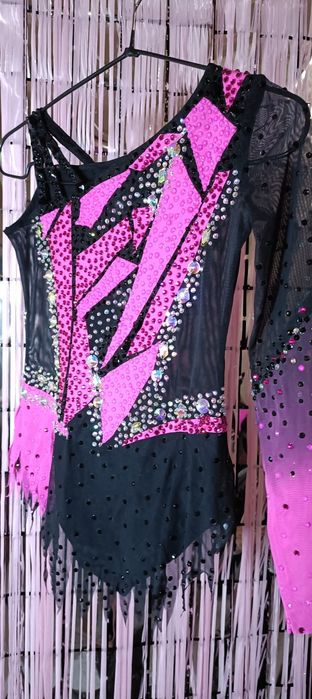 Купальники для художньої гімнаст з рукавомики
Оренда та продаж,