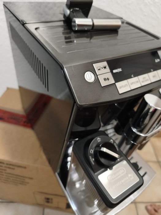 Кавомашина в Кожен Дім ® Delonghi з молочним стаканом PrimaDonna S E