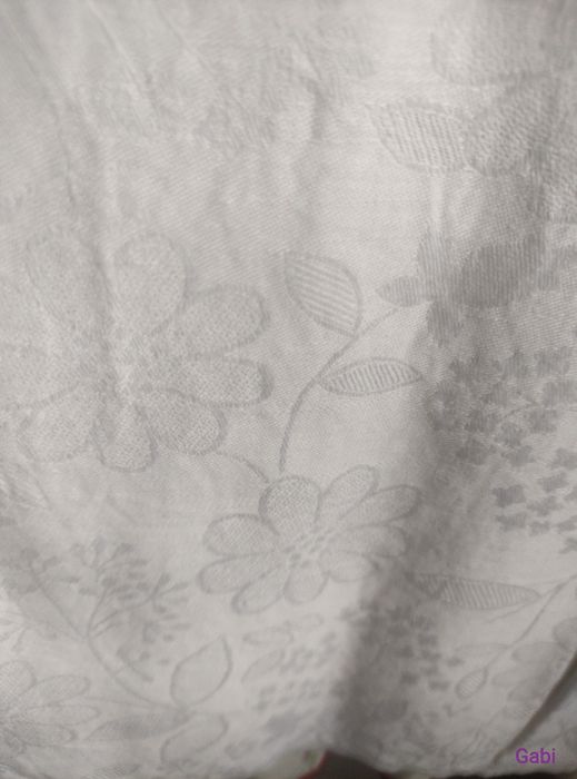 Obrus z Adamaszku duży.