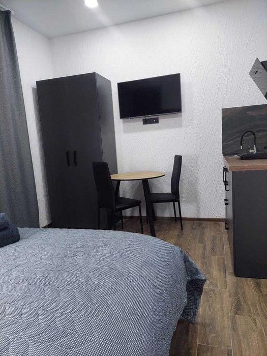 Кімната-студія подобово з власною кухнею