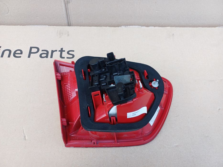 SEAT IBIZA IV 6J Kombi Lampa Prawa Tylna Prawy Tył Klapy Bagażnika