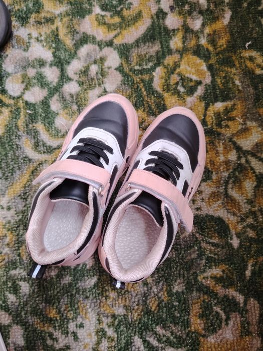 Кроссовки для девочки