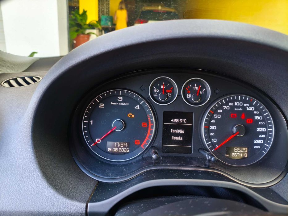 Carro Audi usado em bom estado
