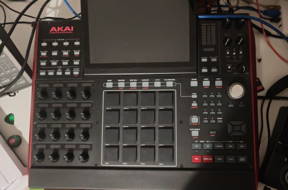 Akai MPC X como nova.
