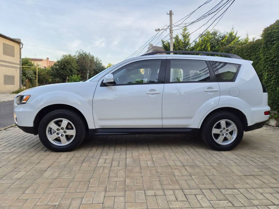 Mitsubishi Outlander Официальный