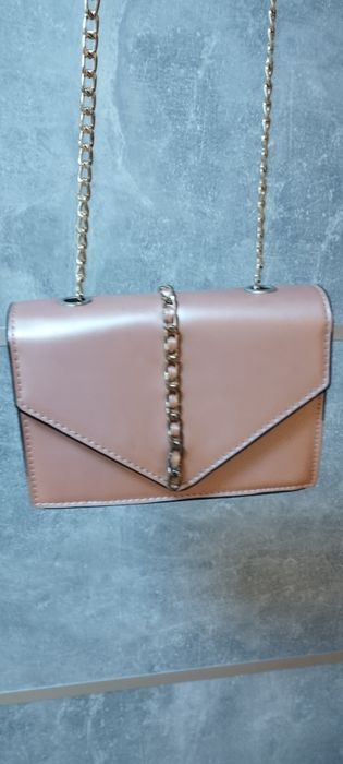 Продам красиву рожеву сумку на ланцюжку