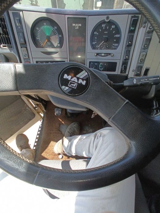 MAN 25.284 – Ano 2000 – 293 681 km