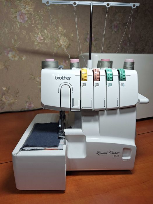 Продам Оверлок Brother 1034D