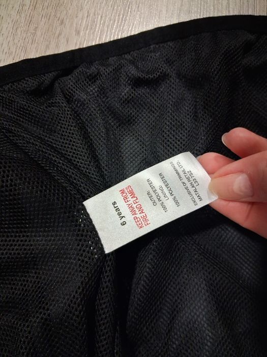 Куртка вітровка і подарунок шапка