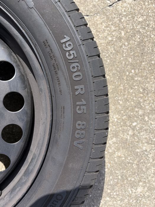 Pneu Novo ou semi novo  195/60 R15 + Jante 4 Furos