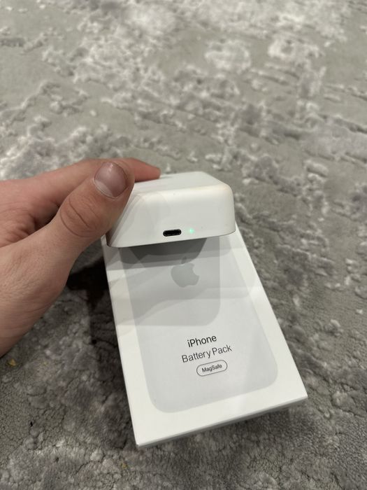 Продам повербанк apple magsafe