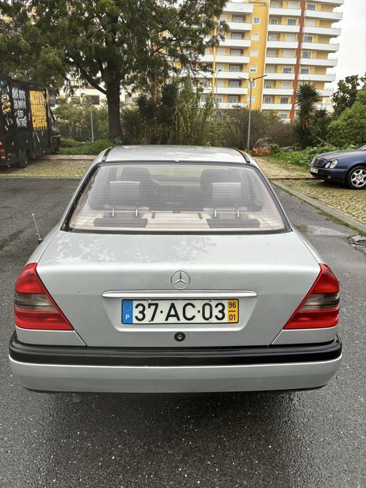 Mercedes-Benz 220